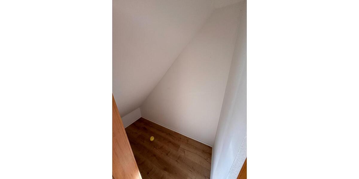 Dachgeschoßwohnung Nieheim - 1 Zimmer, 42 m&sup2;, 300&euro; | Angebot:26278487