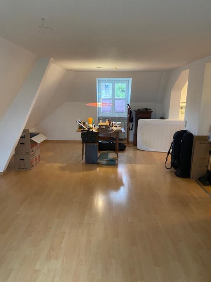 3 Zimmer Dachgeschoßwohnung im 3. OG