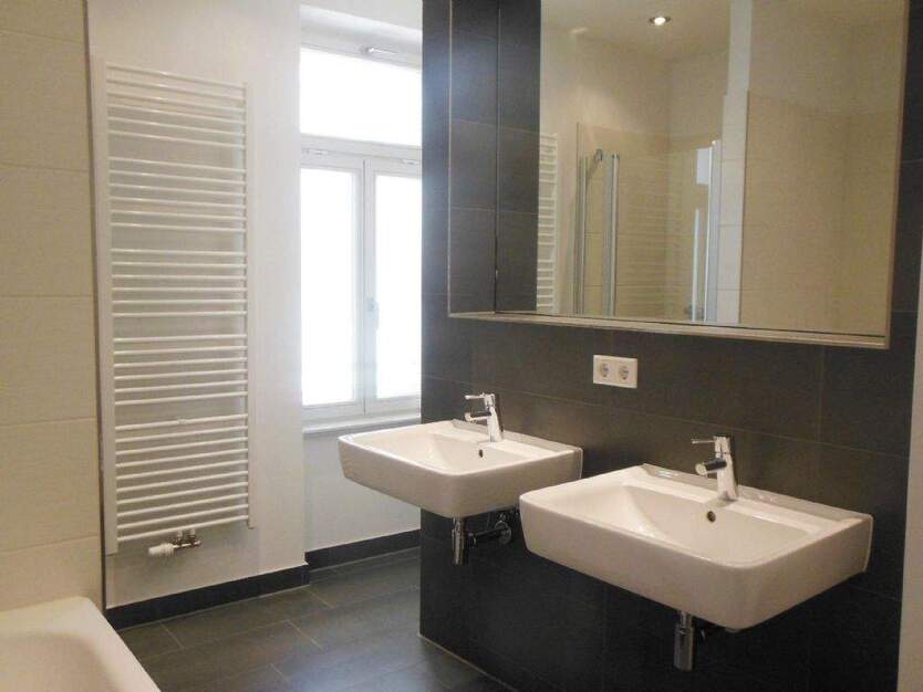 ZentrumOst - Tolle 2-Zi.-Whg., 2 Balkone, ParkettFuBoHeizg. und Lift! 2 zimmer