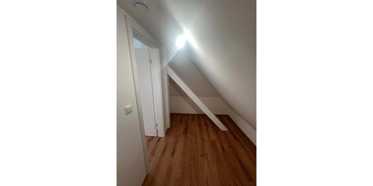 Dachgeschoßwohnung Tirschenreuth - 3 Zimmer, 81 m&sup2;, 760&euro; | Angebot:26631640