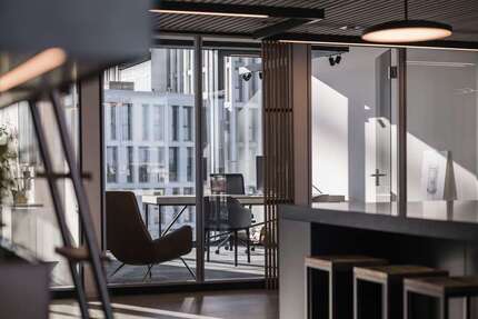 Büro in Freiburg 6.700 € 366 m²