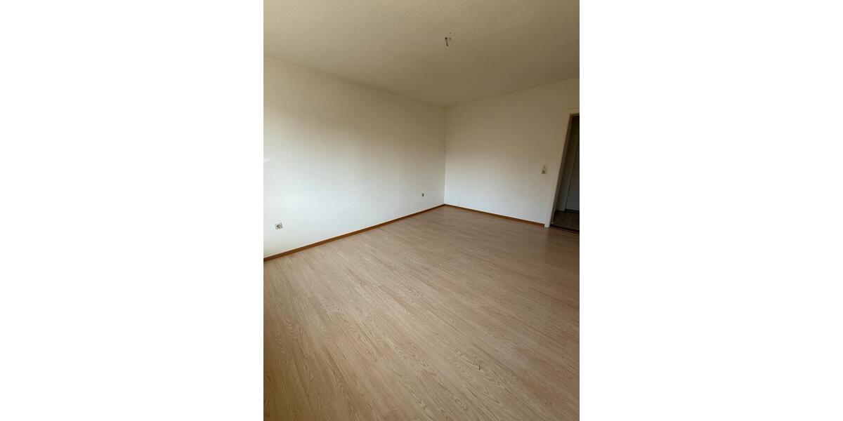 Etagenwohnung Plattenburg - 3 Zimmer, 70 m&sup2;, 650&euro; | Angebot:25363267