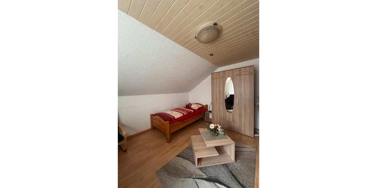 Dachgeschoßwohnung Nienburg (Weser) - 1 Zimmer, 22 m&sup2;, 400&euro; | Angebot:26007328