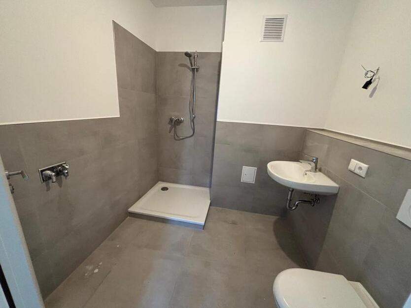 WG-Zimmer in vollständig renovierter 4er WG in der Bonner Altstadt 4.3 zimmer