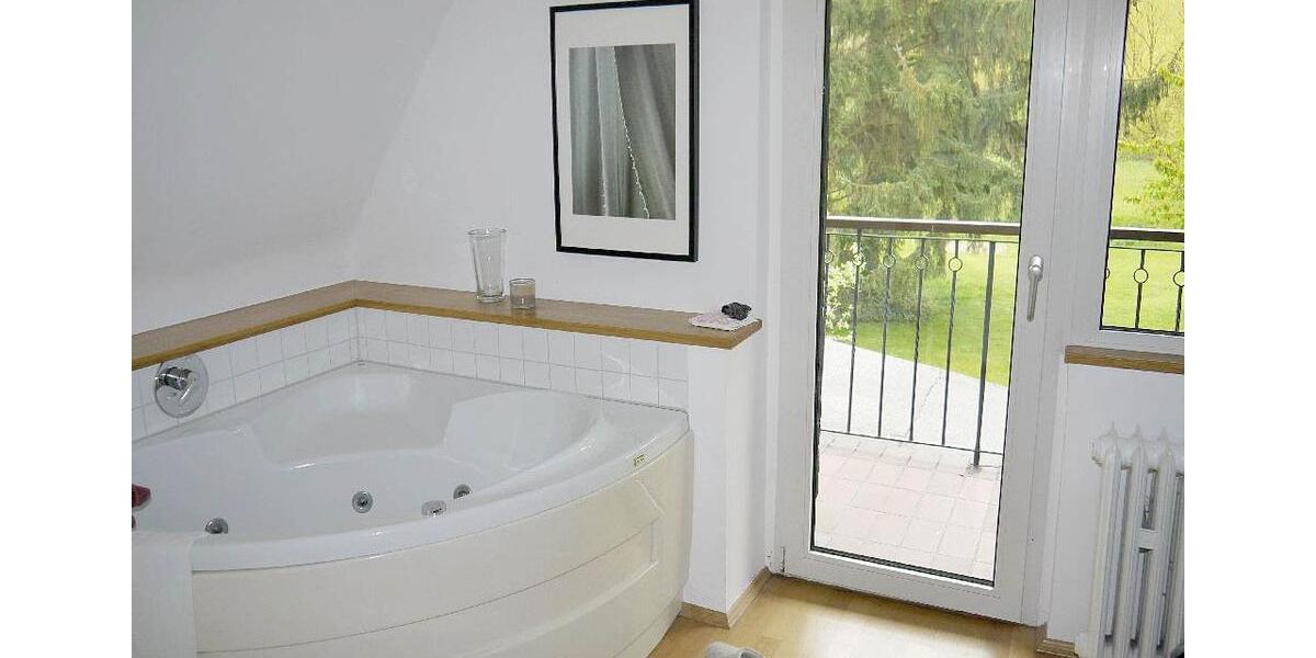 Einmalige Gelegenheit! Anspruchsvolles Wohnhaus mit Parkgrundstück in Top-Lage 8 zimmer