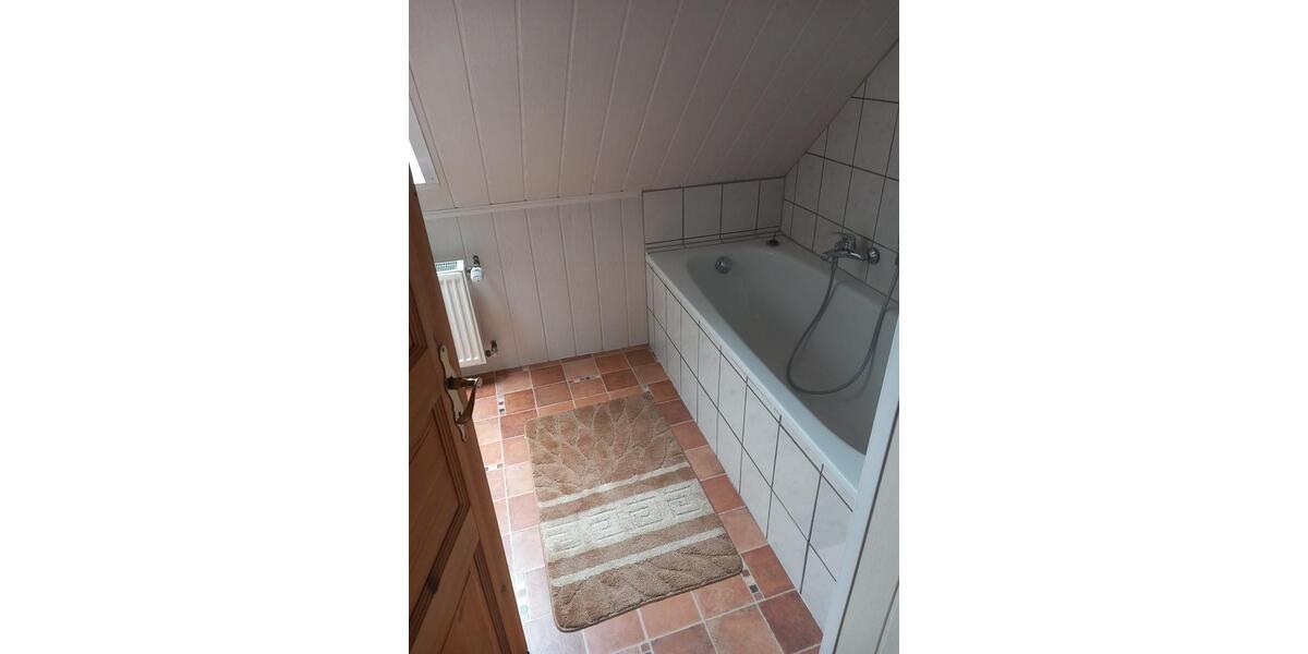 Etagenwohnung Lügde - 5 Zimmer, 130 m&sup2;, 850&euro; | Angebot:26254886