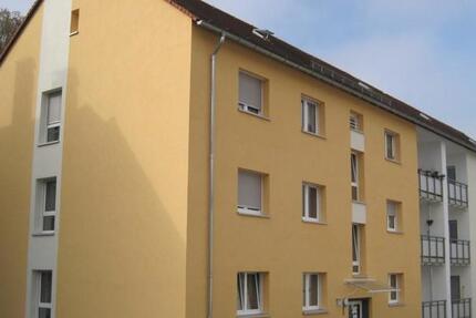 Renovierte 3 - Zimmer Wohnung mit Balkon in modernisierter Wohnanlage!