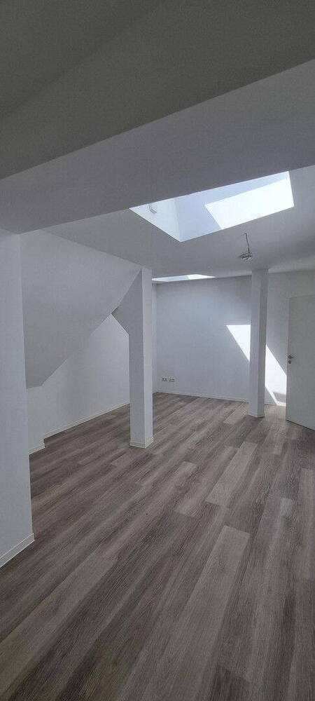 Schöne, helle 4-Zimmer-Wohnung mit Balkon in Magdeburg - 122 m²