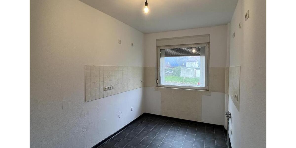 ~ 2 Kaltmieten geschenktn bis 31.12.2025 anmieten! + EG-Wohnung in ruhiger mit Laminat und geweißt ~ 3 zimmer