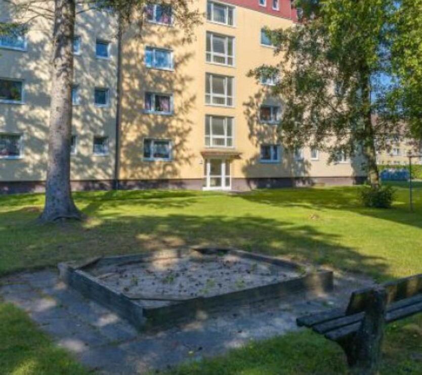 *Familienfreundlich in schick mit Laminat und Balkon*