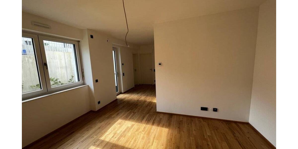 Doppelhaushälfte Mainz Weisenau - 6 Zimmer, 159 m&sup2;, 2.500&euro; | Angebot:23587981