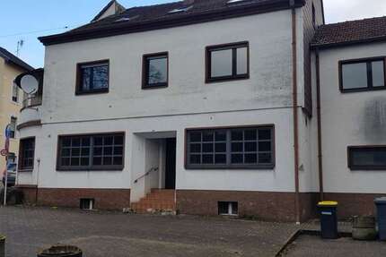 Haus zum Mieten in Merzig Brotdorf 1.500 € 302 m² 9 zimmer