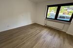 Kernsanierte 2,5-Zi-Wohnung mit EBK, Balkon und Garage