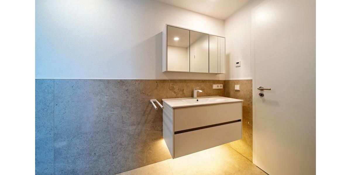 Dachgeschoßwohnung Mosbach - 2 Zimmer, 94 m&sup2;, 1.600&euro; | Angebot:26623096