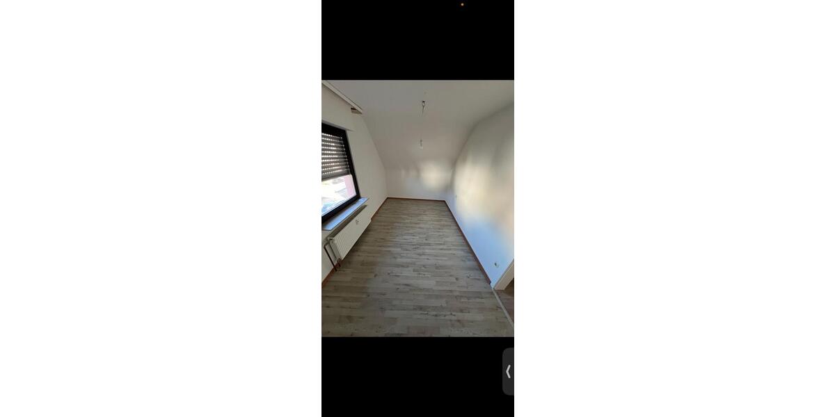 Dachgeschoßwohnung Obertshausen - 4 Zimmer, 90 m&sup2;, 1.400&euro; | Angebot:26367343