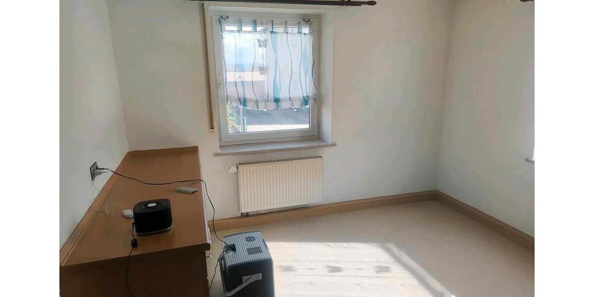 Erdgeschoßwohnung Wackersdorf - 3 Zimmer, 75 m&sup2;, 750&euro; | Angebot:26427259