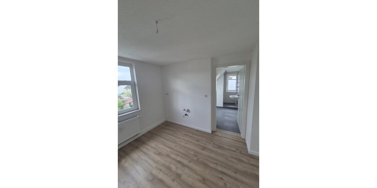 Dachgeschoßwohnung Limbach-Oberfrohna Oberfrohna - 3 Zimmer, 58 m&sup2;, 390&euro; | Angebot:26396288