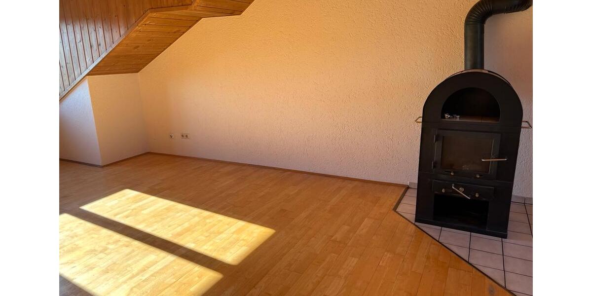 Dachgeschoßwohnung Plattling - 3.5 Zimmer, 80 m&sup2;, 600&euro; | Angebot:25844453