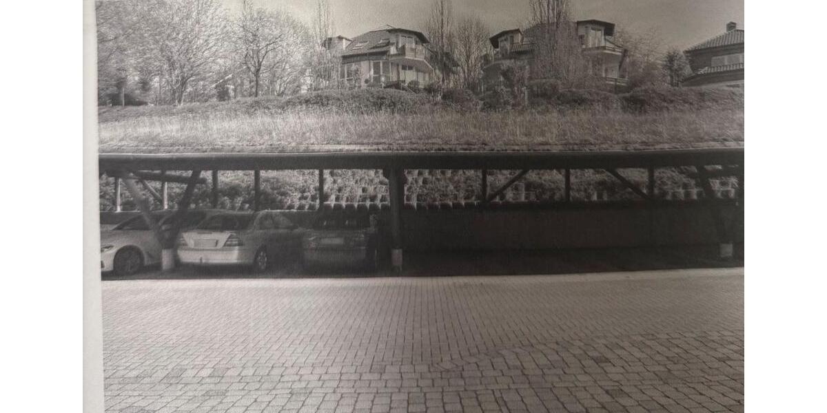 Renovierte 2,5-Zimmer-Wohnung mit großem Balkon und Stellplatz 2.5 zimmer