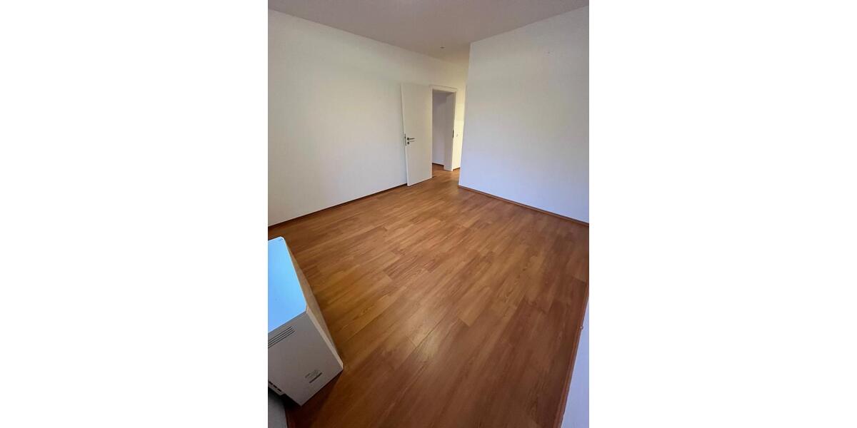 Etagenwohnung Saarlouis - 5 Zimmer, 110 m&sup2;, 1.050&euro; | Angebot:24127061