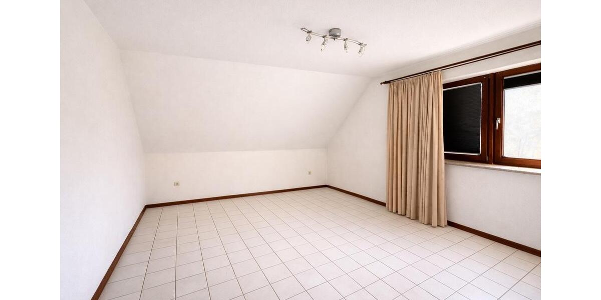 Dachgeschoßwohnung Burg (Dithmarschen) - 3 Zimmer, 72 m&sup2;, 550&euro; | Angebot:25902877