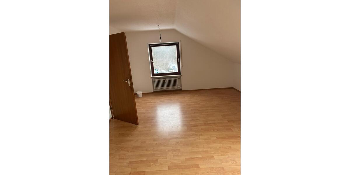Dachgeschoßwohnung Langenzenn - 4 Zimmer, 94 m&sup2;, 850&euro; | Angebot:24812555