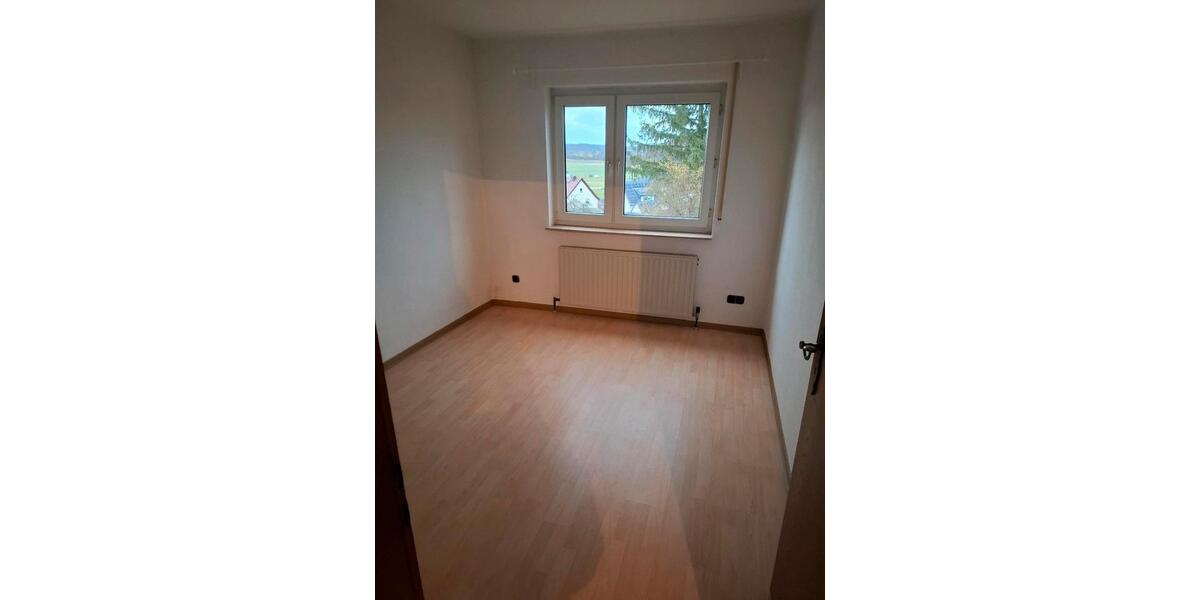 Etagenwohnung Hungen - 4 Zimmer, 100 m&sup2;, 1.050&euro; | Angebot:26234370