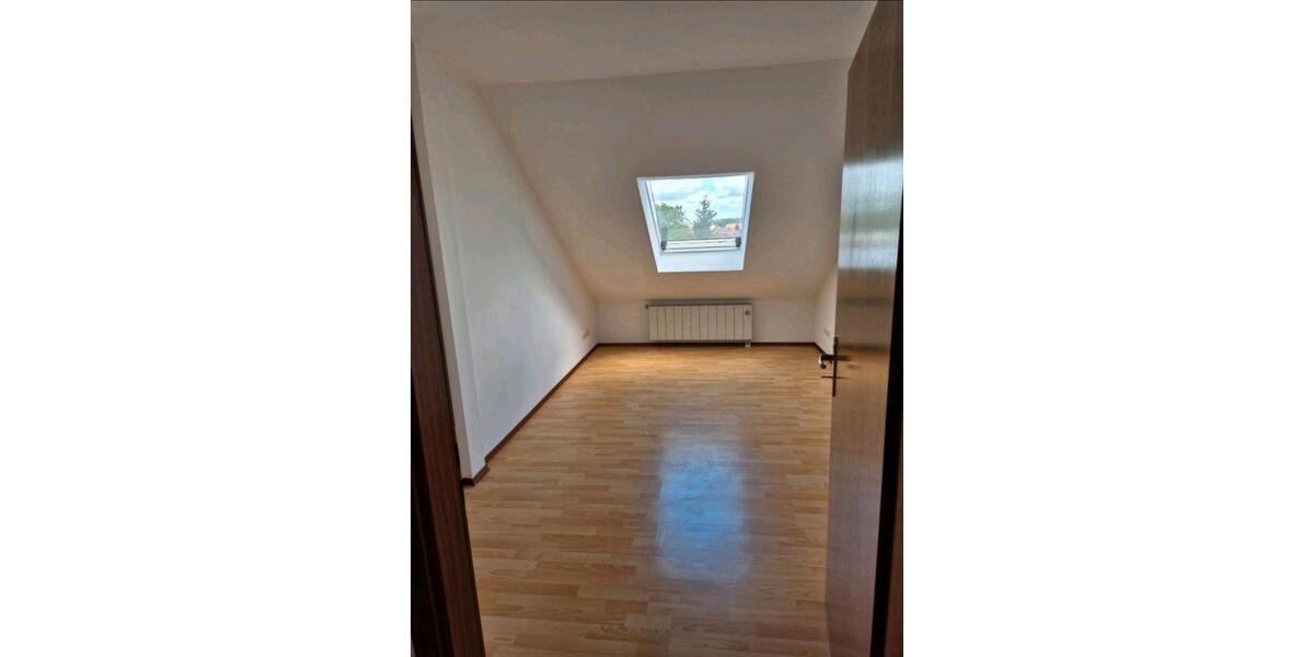Dachgeschoßwohnung Petersaurach - 3.5 Zimmer, 100 m&sup2;, 960&euro; | Angebot:24820412