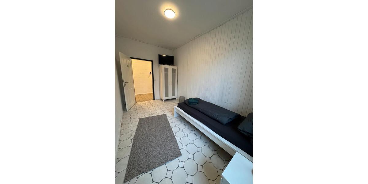 Wohnen auf Zeit Schafstedt - 8 Zimmer, 15 m&sup2;, 15&euro; | Angebot:24072069