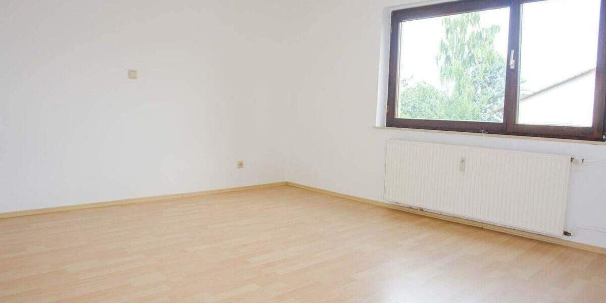 Gemütliche ca.100m² Erdgeschoss-Wohnung mit geschützter West-Terrasse 3 zimmer