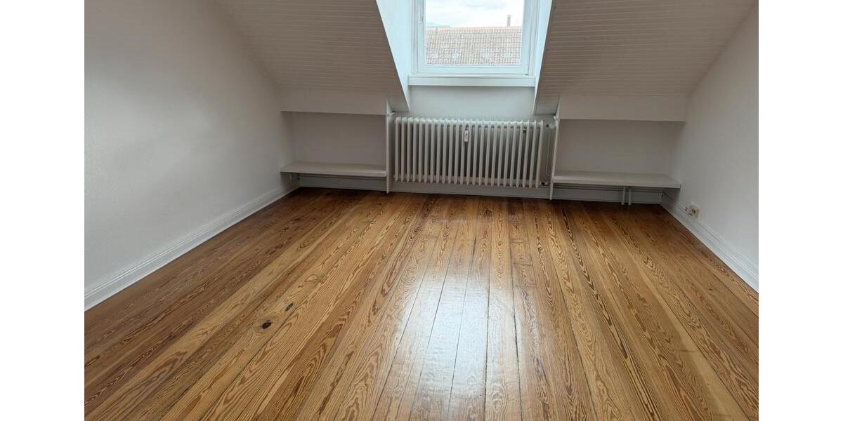 Dachgeschoßwohnung Kiel - 4 Zimmer, 127 m&sup2;, 1.490&euro; | Angebot:26625648
