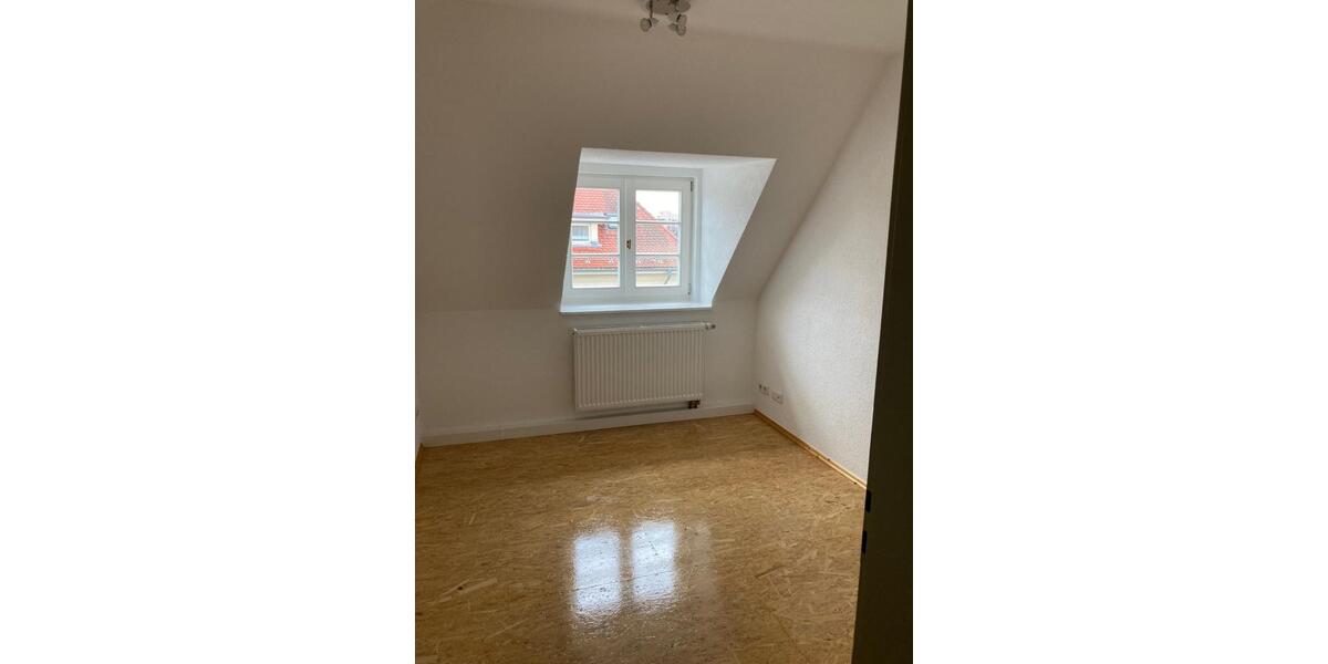 Dachgeschoßwohnung Kassel Fasanenhof - 3 Zimmer, 65 m&sup2;, 250&euro; | Angebot:25475944