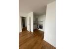 Mit Fernblick über Köln das Wohnen genießen: 2 Zimmer mit Einbauküche, Balkon, Aufzug