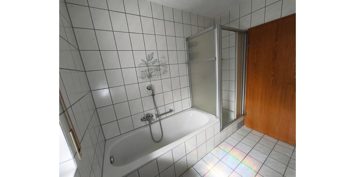 Ortsrandlage -3 Zi. Wohnung im EG mit Garage, Keller und Garten (auf Wunsch) - Etagenwohnung Adelsdorf OT | Angebot:27370413