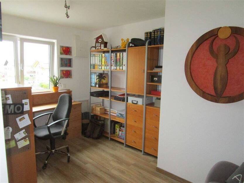 Exkl. neuwertige 3 Zimmer-Wohnung mit Balkon, zwischen Rosenheim & WB (mit 2 x Tiefgarage & Top-Einbauküche)