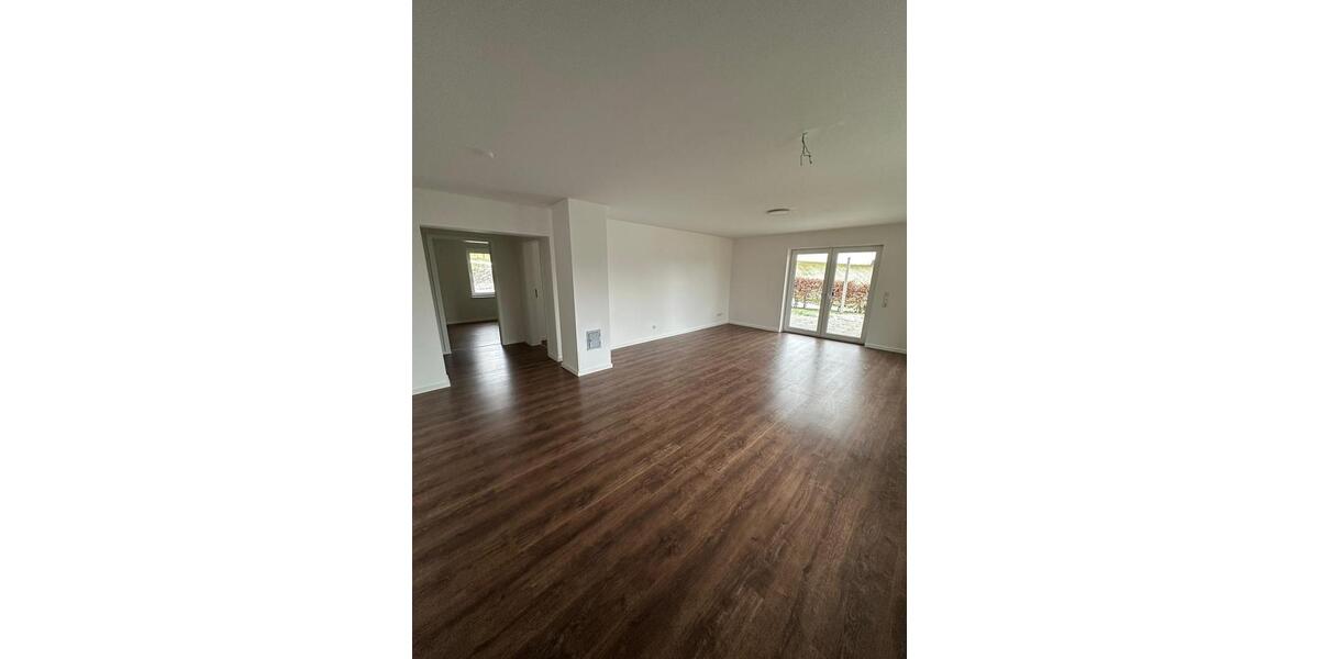 Großzügige 5-Zimmer Wohnung mit eigener Terrasse und Garten 5 zimmer