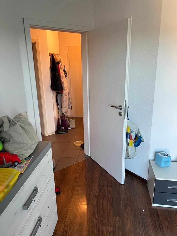 Schöne helle 3 Zimmer Wohnung zimmer