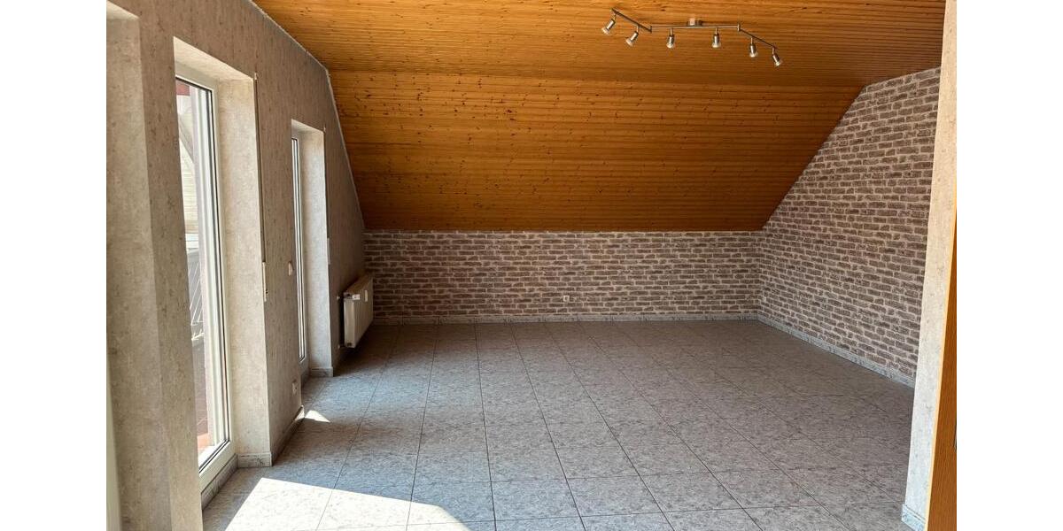 Dachgeschoßwohnung Hargesheim - 3 Zimmer, 90 m&sup2;, 950&euro; | Angebot:26699786