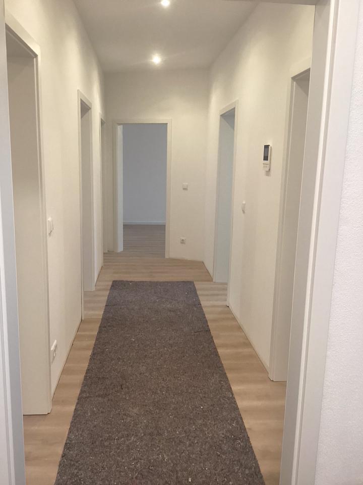 Sehr schöne helle 3 Raum Wohnung zimmer