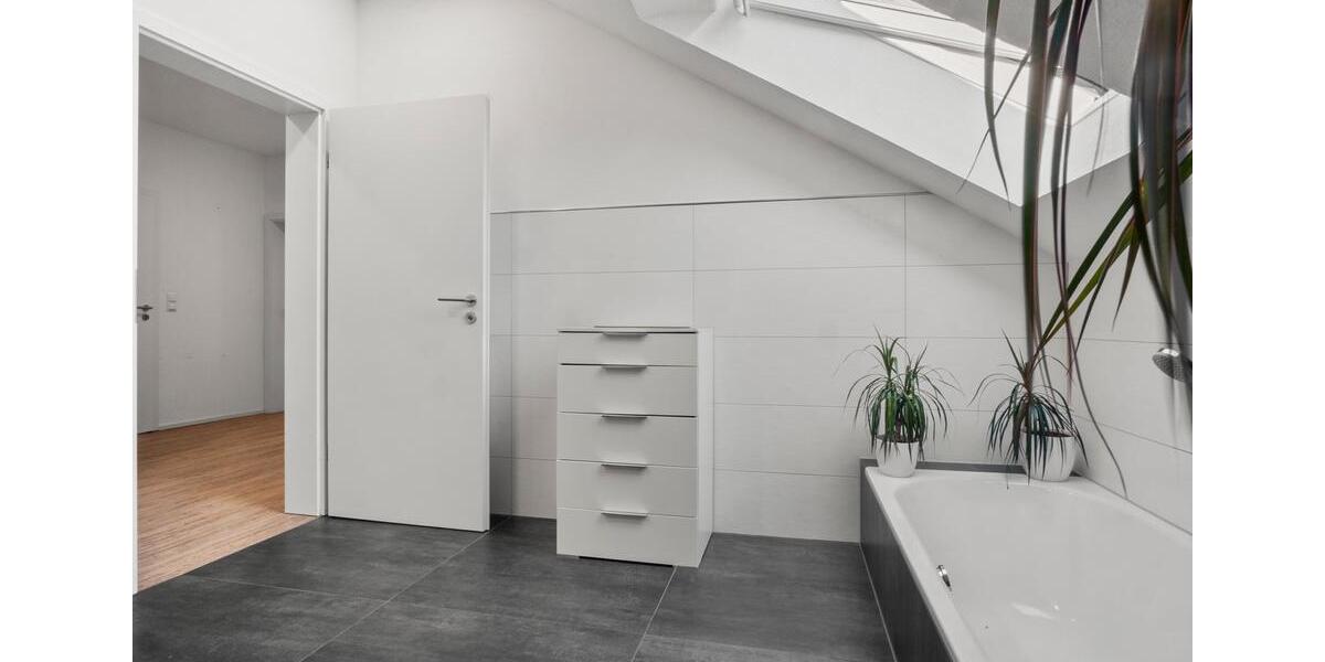 Dachgeschoßwohnung Schauenburg - 3 Zimmer, 132 m&sup2;, 1.320&euro; | Angebot:25963352