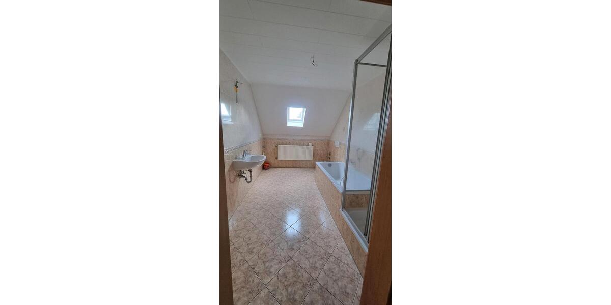 Dachgeschoßwohnung Ehrenfriedersdorf - 3 Zimmer, 93 m&sup2;, 675&euro; | Angebot:25021708