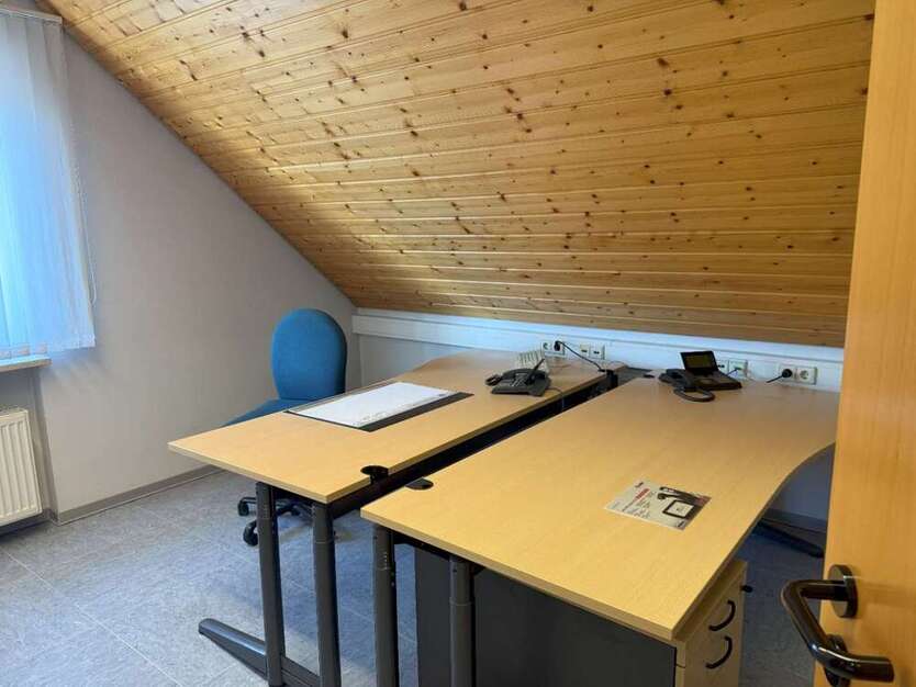 Büro in Roes 300 € 45 m²
