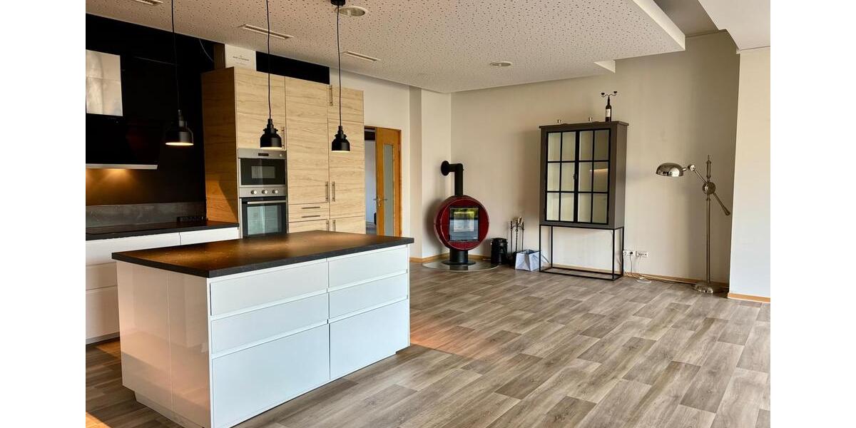 Erdgeschoßwohnung Waren (Müritz) - 3 Zimmer, 150 m&sup2;, 1.500&euro; | Angebot:26038399