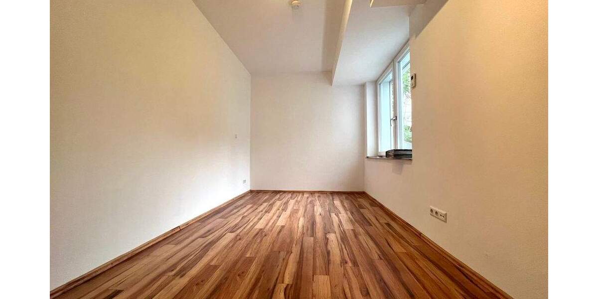 Modern sanierte 5-Zi.-Wohnung mit herrlichem Garten 5 zimmer