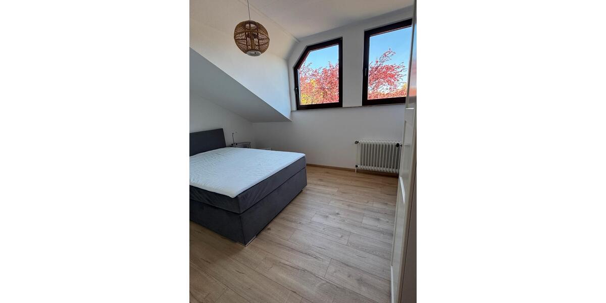 Dachgeschoßwohnung Essen Stadtbezirk IX - 2 Zimmer, 70 m&sup2;, 1.100&euro; | Angebot:26278523