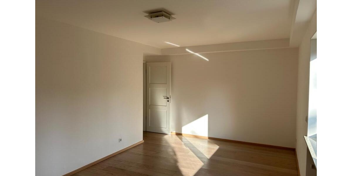 Etagenwohnung Wiesbaden Nordost - 2 Zimmer, 77 m&sup2;, 1.100&euro; | Angebot:24654727