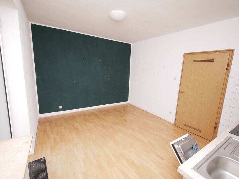 Perfekt für junge Leute: Gepflegte 2,5-Raum-Etagenwohnung mit Küche und Balkon Nahe der Universität 2 zimmer