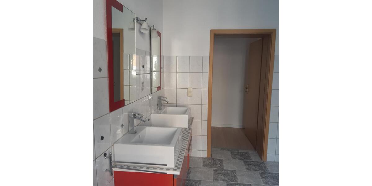 Erdgeschoßwohnung Plauen Bahnhofsvorstadt - 4 Zimmer, 110 m&sup2;, 605&euro; | Angebot:26533102