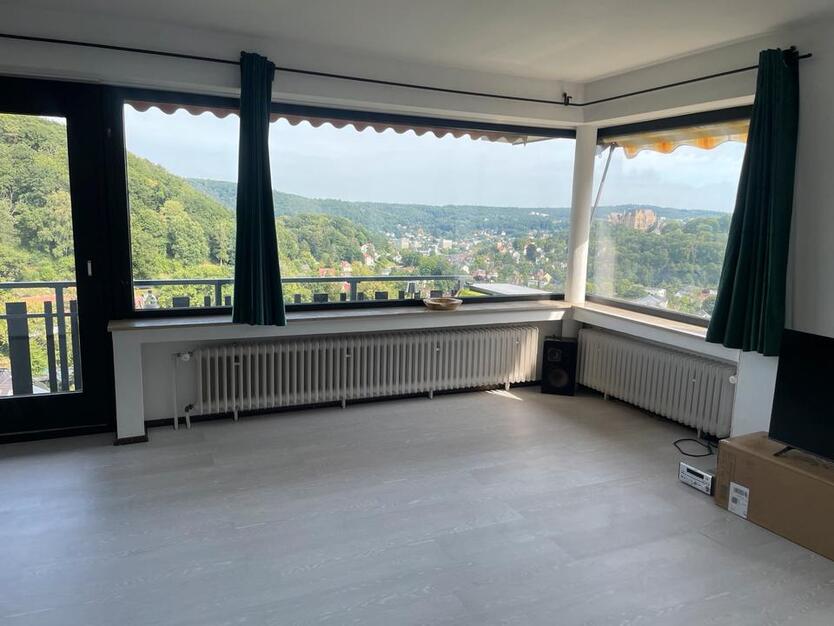 Großes, helles Zimmer mit Schlossblick in 4er-WG