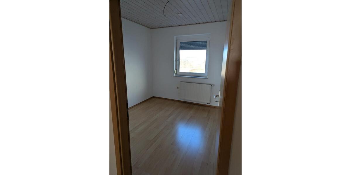 Etagenwohnung Grettstadt - 4 Zimmer, 85 m&sup2;, 600&euro; | Angebot:25415204